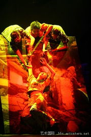 以針線為祭，以舞臺為碑 梁明玉與她的5.12舞臺藝術造型